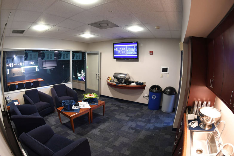 Suite With Chairs And Sink